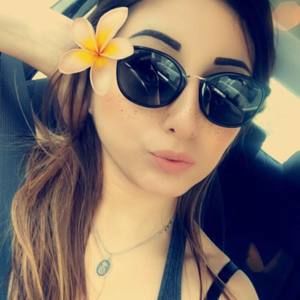 Meet your Posher, Laura